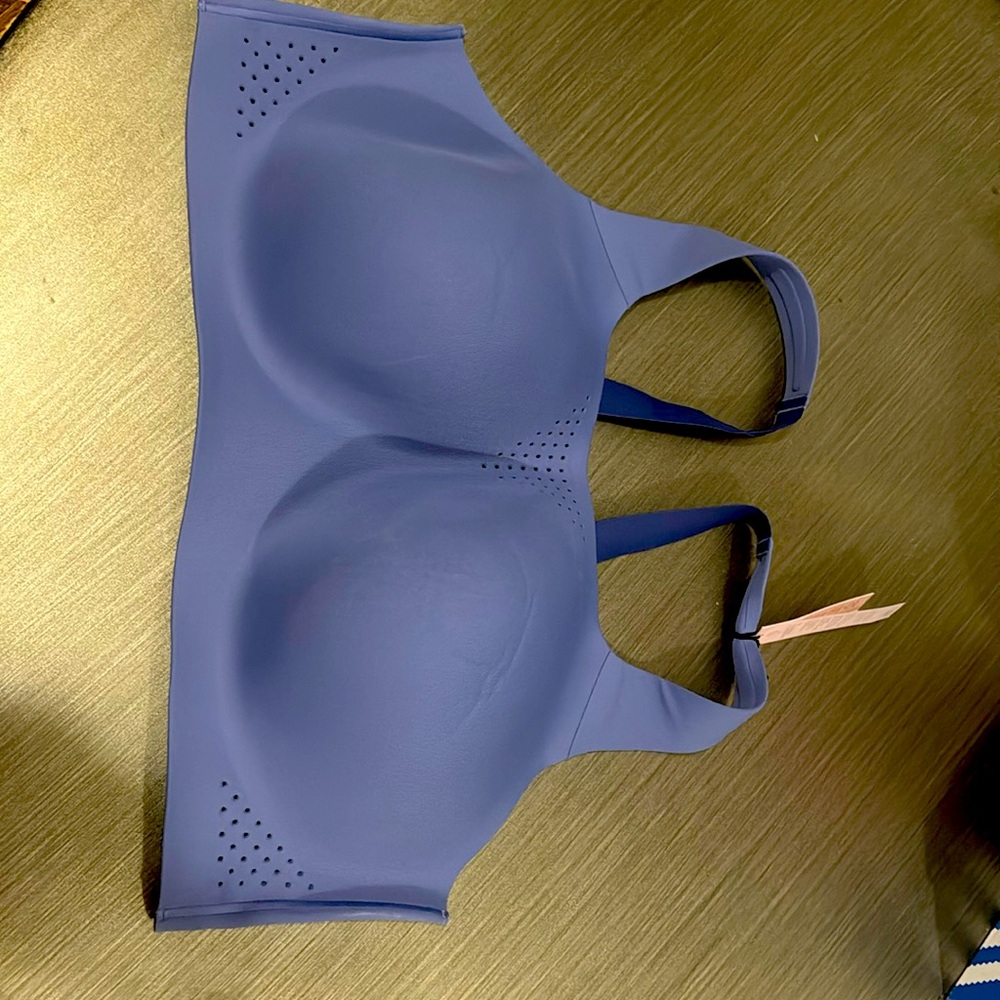 NWT Victoria’s Secret Featherweight Max Sports Bra 42D